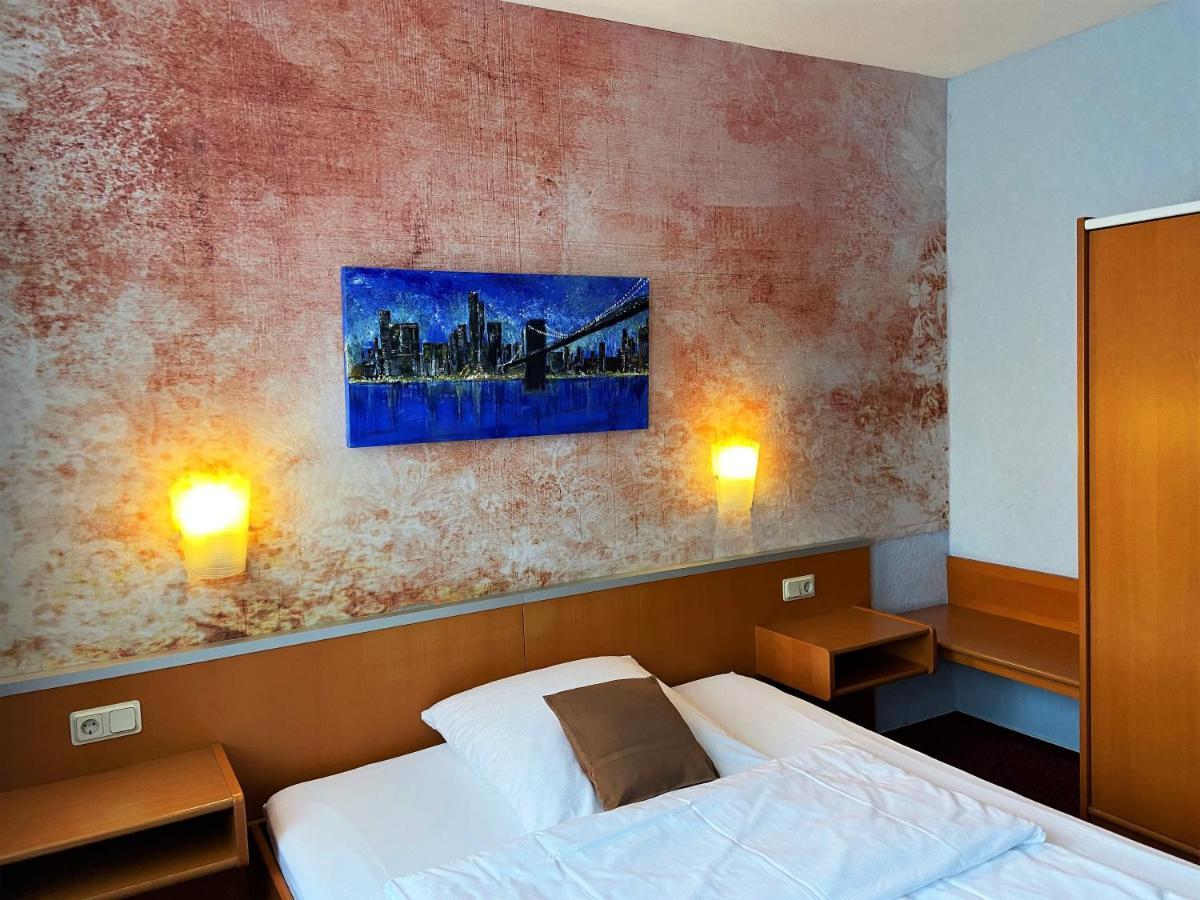 Hotel Stadt Hamburg Am Fluss Sarrebruck Extérieur photo