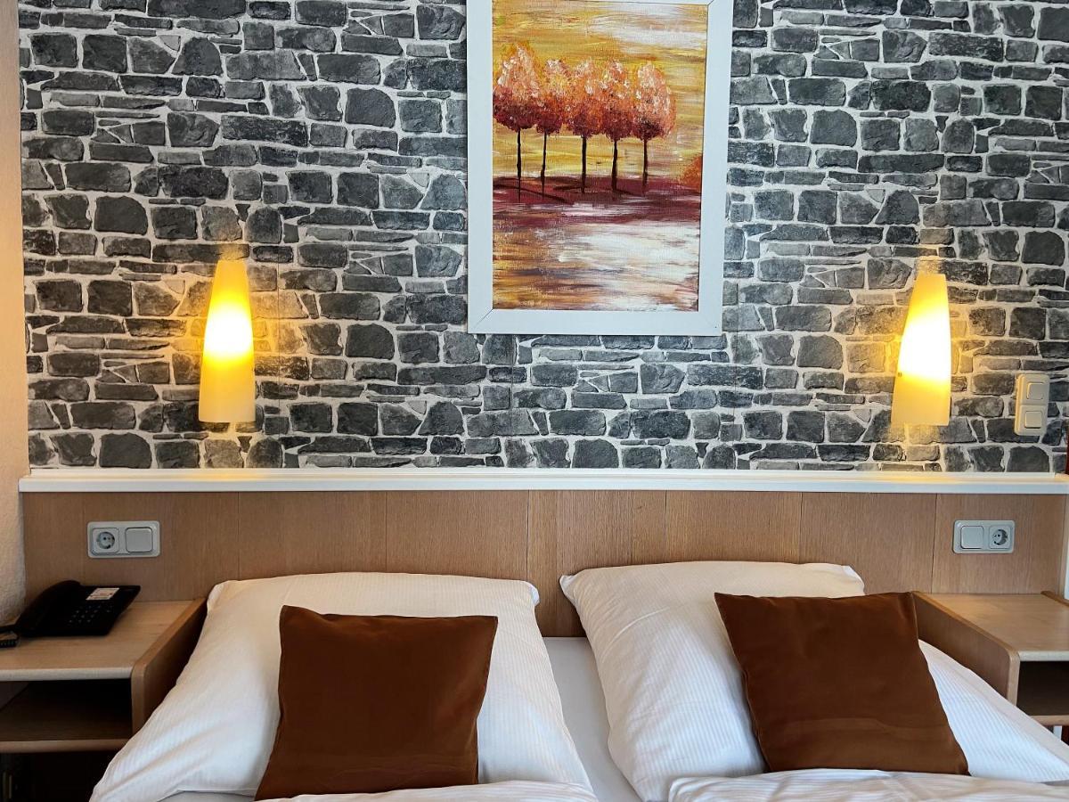 Hotel Stadt Hamburg Am Fluss Sarrebruck Extérieur photo