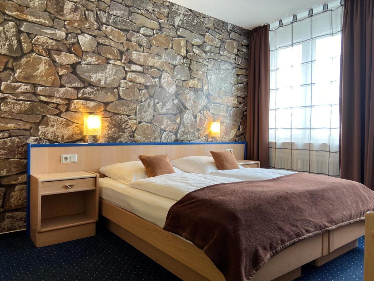 Hotel Stadt Hamburg Am Fluss Sarrebruck Extérieur photo