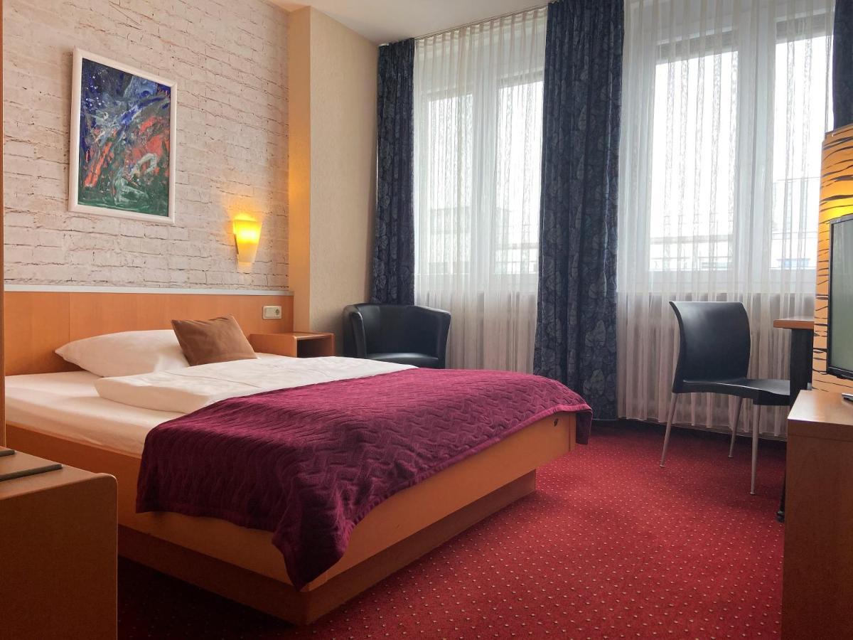 Hotel Stadt Hamburg Am Fluss Sarrebruck Extérieur photo