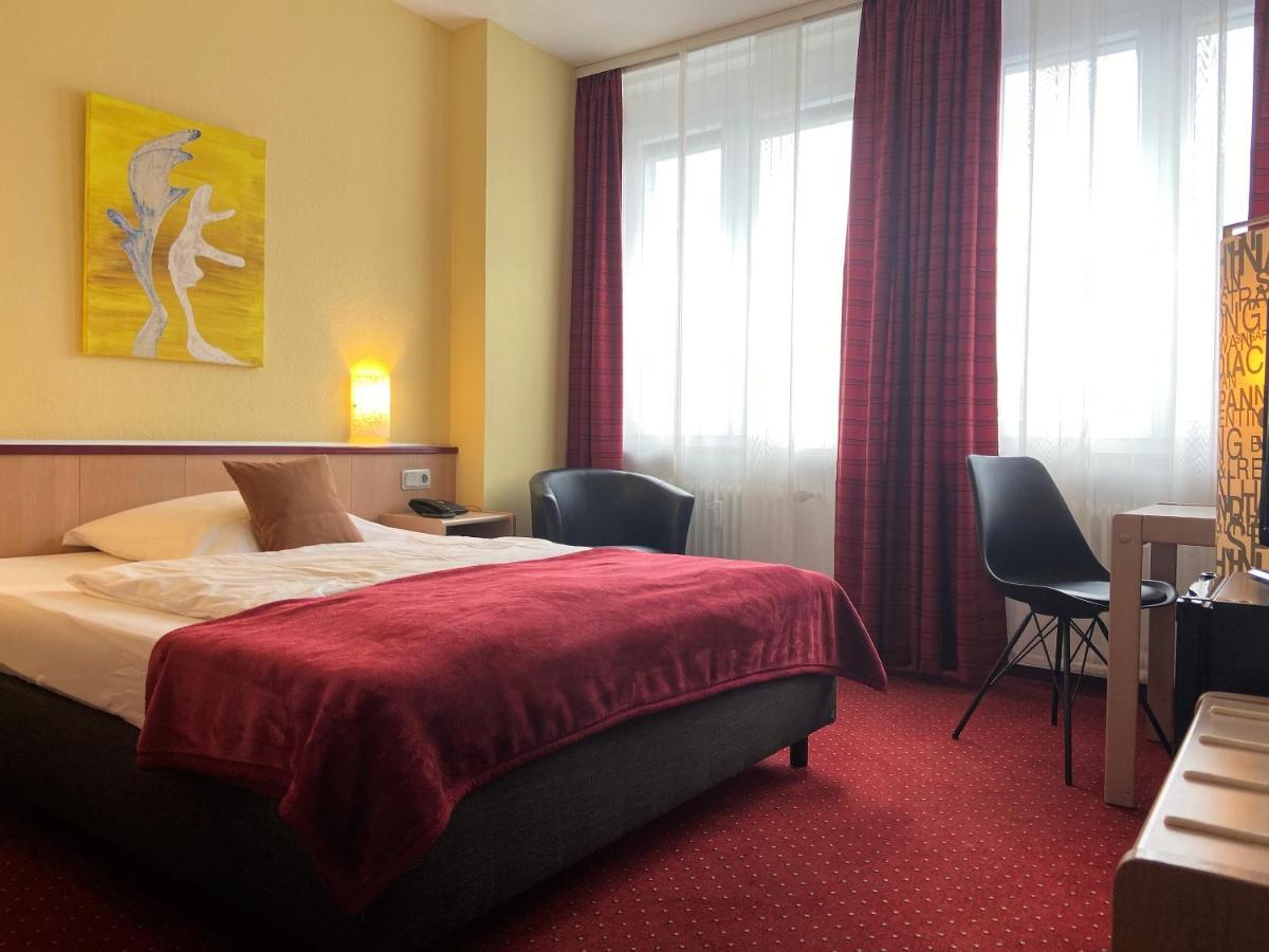 Hotel Stadt Hamburg Am Fluss Sarrebruck Extérieur photo