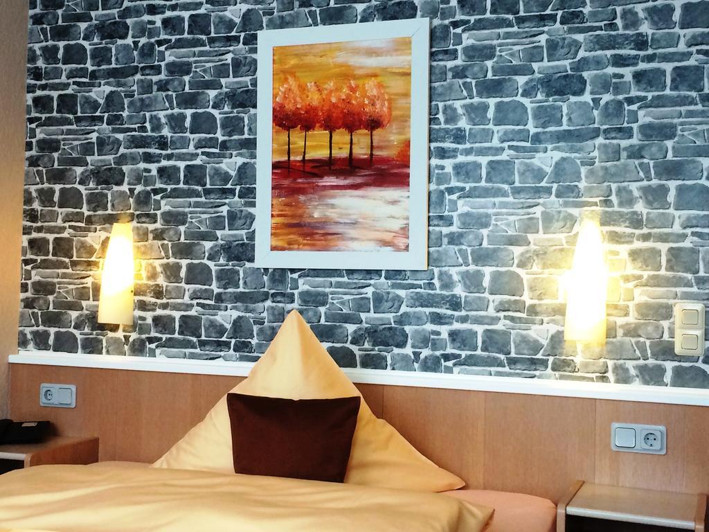 Hotel Stadt Hamburg Am Fluss Sarrebruck Chambre photo