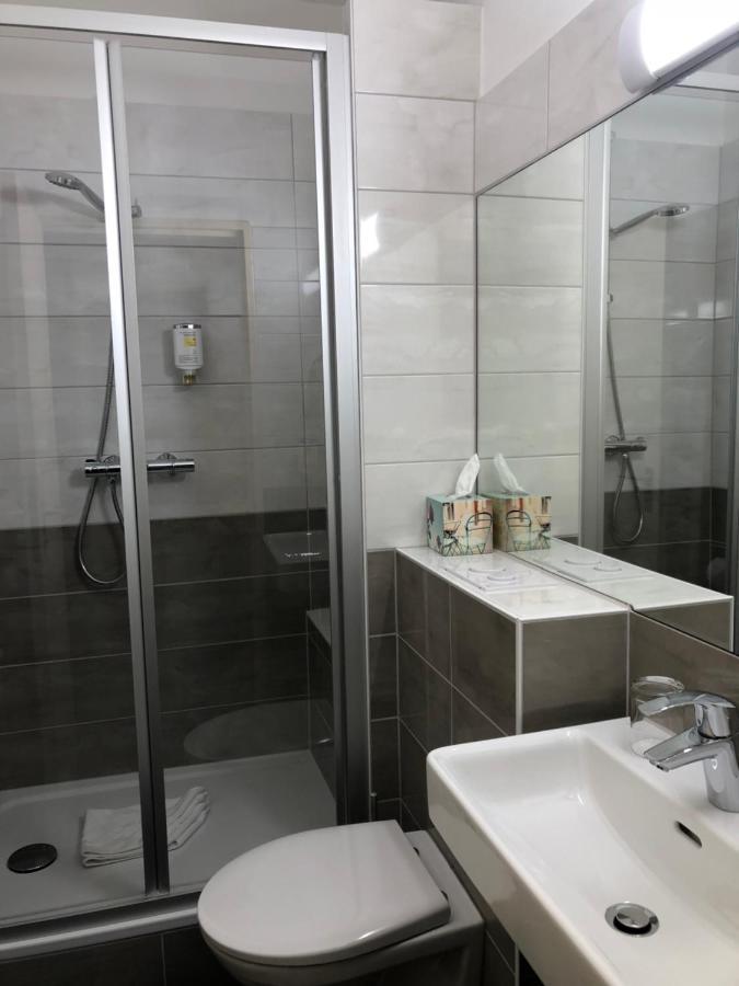 Hotel Stadt Hamburg Am Fluss Sarrebruck Extérieur photo