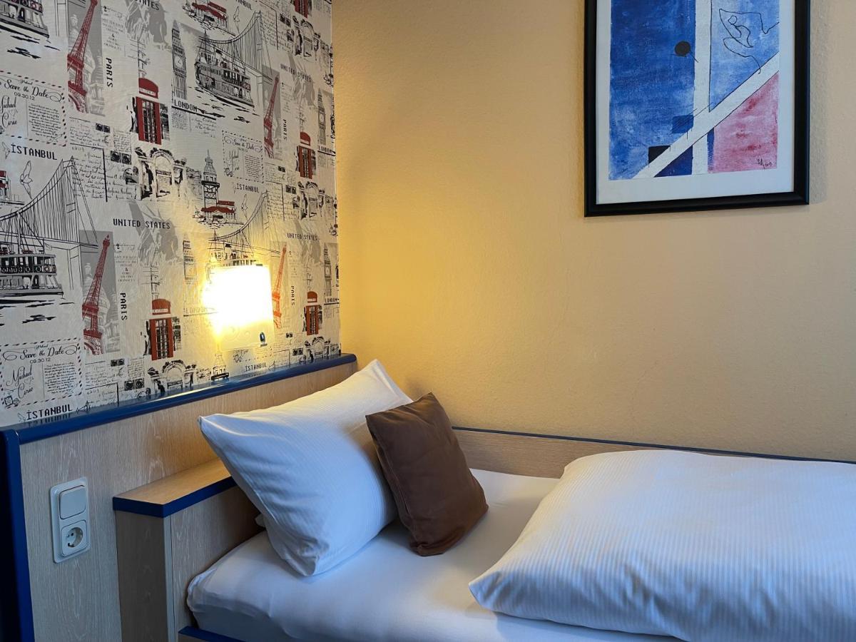 Hotel Stadt Hamburg Am Fluss Sarrebruck Extérieur photo