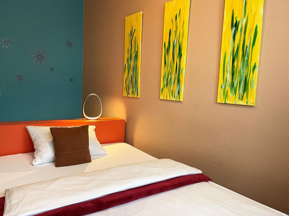 Hotel Stadt Hamburg Am Fluss Sarrebruck Extérieur photo