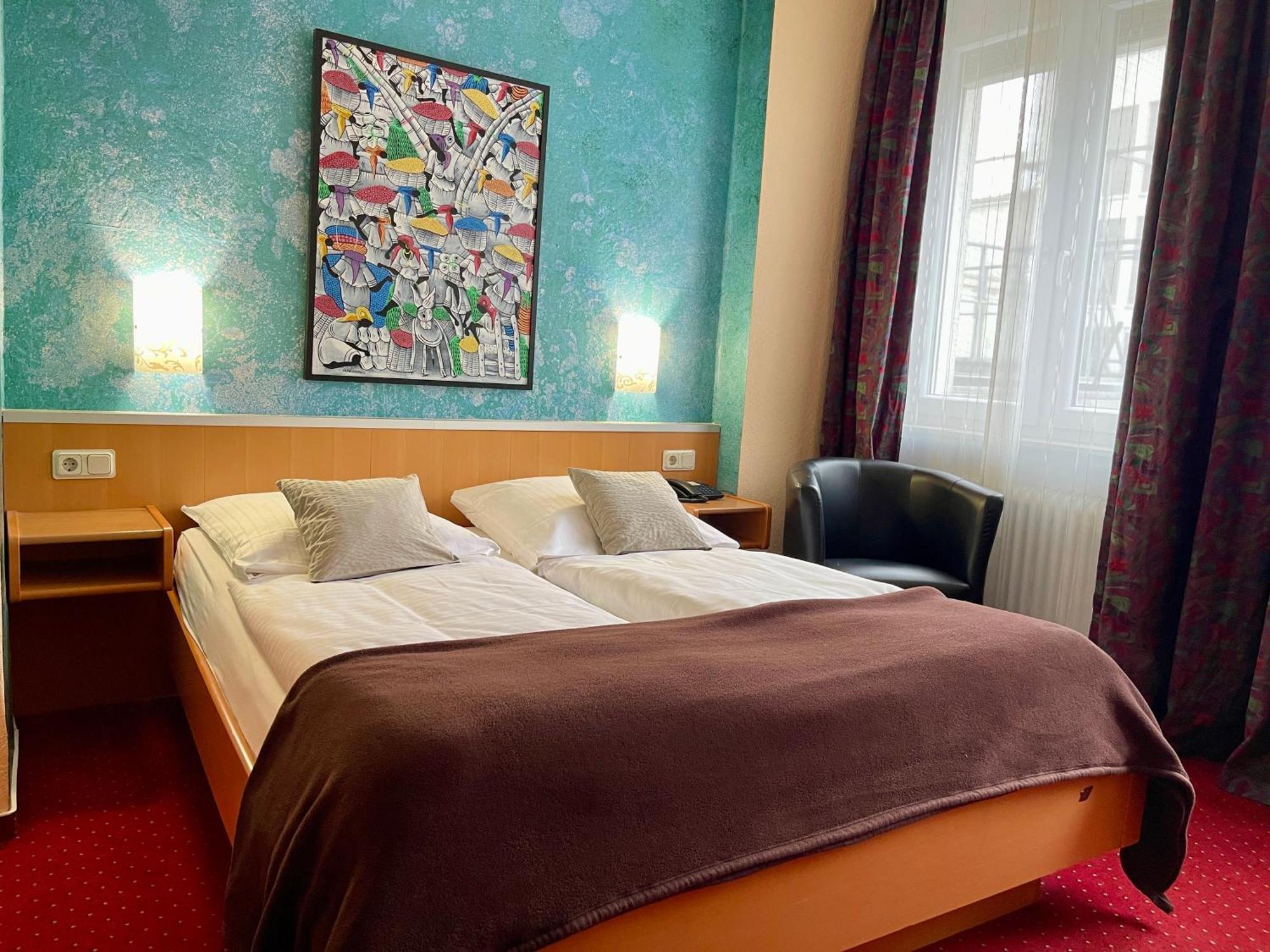 Hotel Stadt Hamburg Am Fluss Sarrebruck Extérieur photo