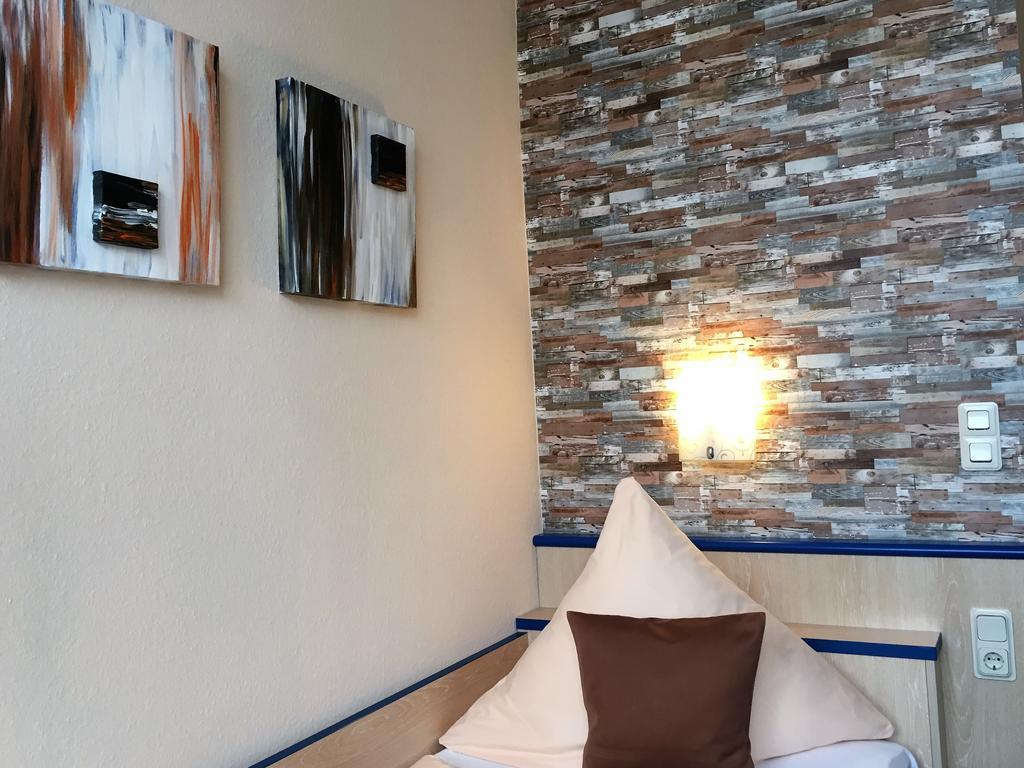 Hotel Stadt Hamburg Am Fluss Sarrebruck Extérieur photo