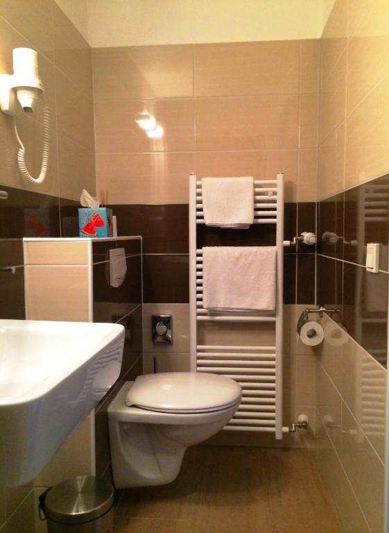 Hotel Stadt Hamburg Am Fluss Sarrebruck Extérieur photo