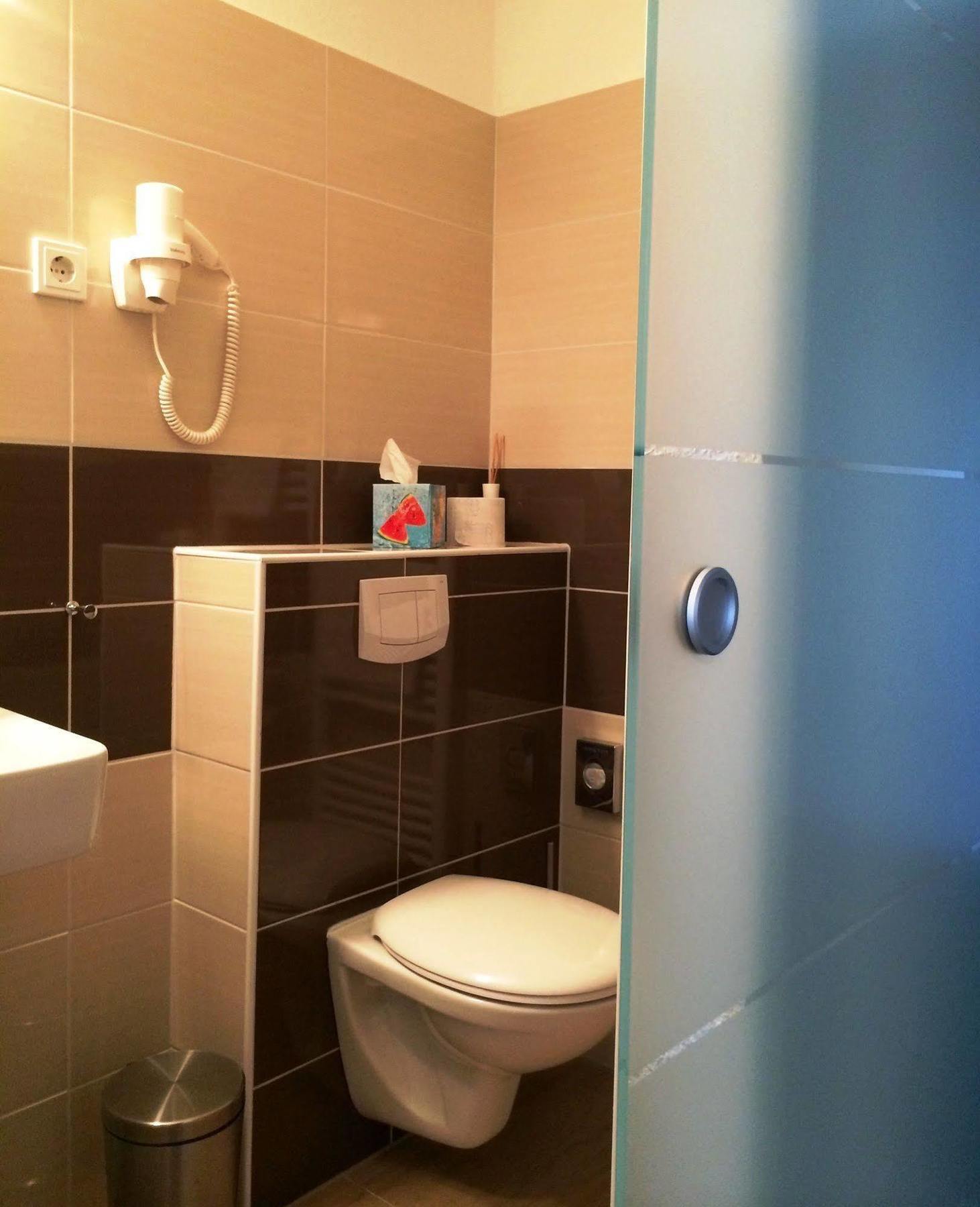 Hotel Stadt Hamburg Am Fluss Sarrebruck Extérieur photo