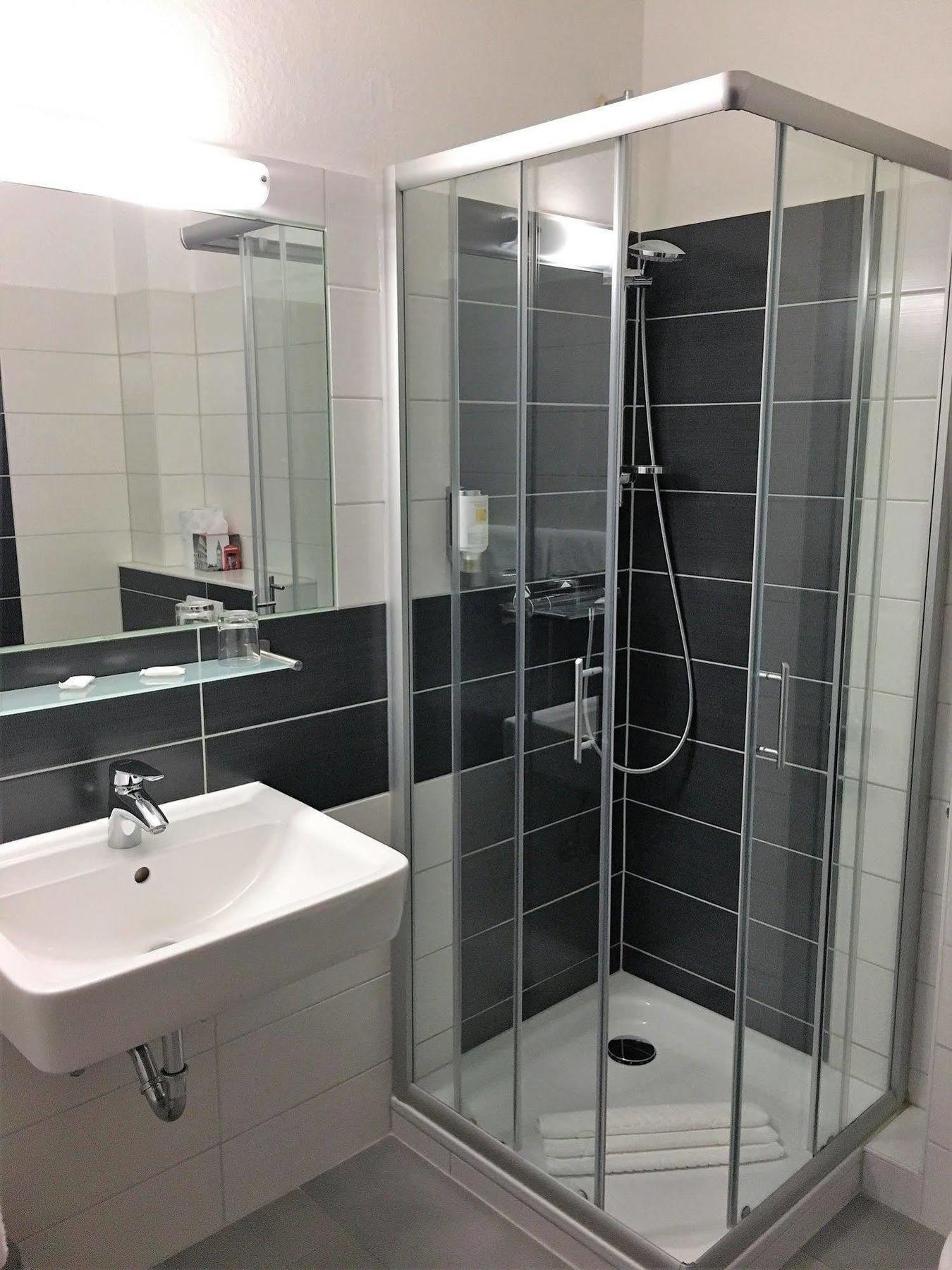 Hotel Stadt Hamburg Am Fluss Sarrebruck Extérieur photo