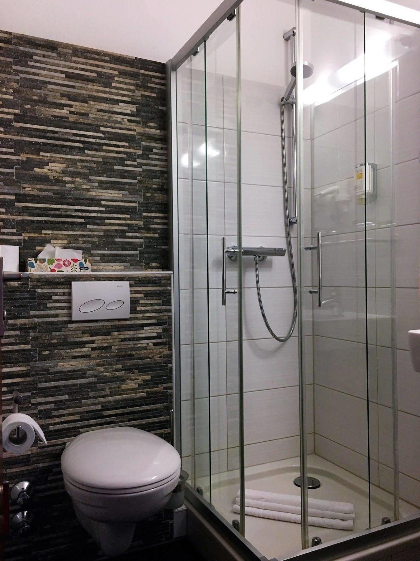 Hotel Stadt Hamburg Am Fluss Sarrebruck Extérieur photo