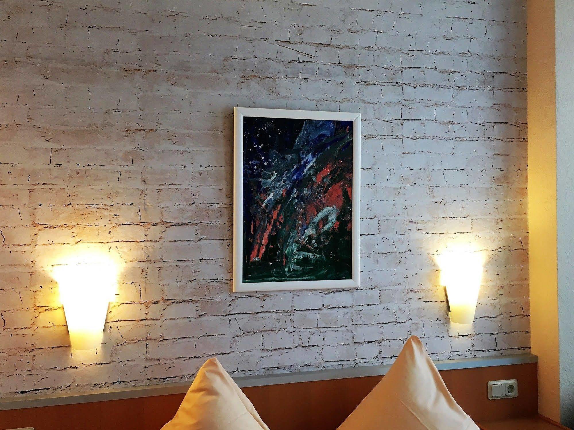 Hotel Stadt Hamburg Am Fluss Sarrebruck Extérieur photo