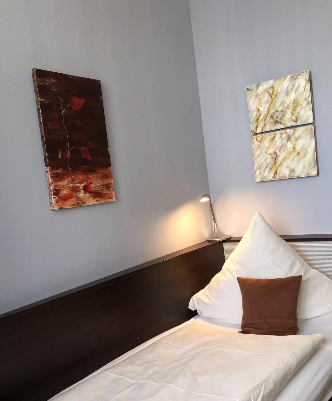 Hotel Stadt Hamburg Am Fluss Sarrebruck Extérieur photo
